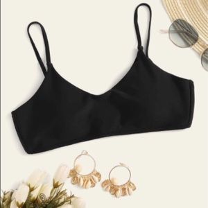NWT black bikini top!🖤